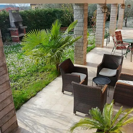 Lägenhet Lush Garden Hideaway Fama Near Portoroz