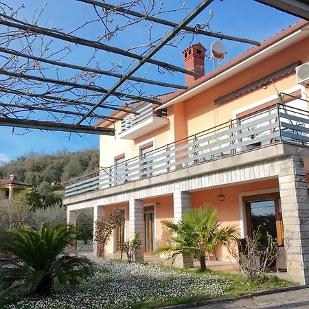 Lägenhet Lush Garden Hideaway Fama Near Portoroz