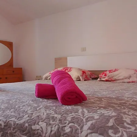 Lush Garden Hideaway Fama Near Portoroz Lägenhet Sečovlje