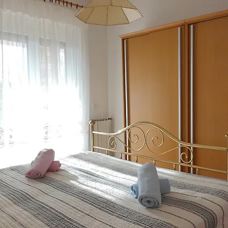 Apartment Lush Garden Hideaway Fama Near Portoroz *