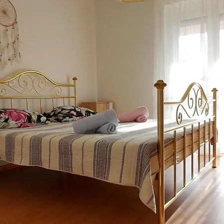 Apartment Lush Garden Hideaway Fama Near Portoroz Secovlje